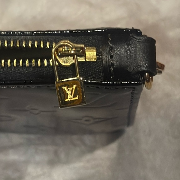 Authentic Louis Vuitton Vernis Lexington Bag (Repainted Black) w/ Gold Chain - Picture 7 of 16